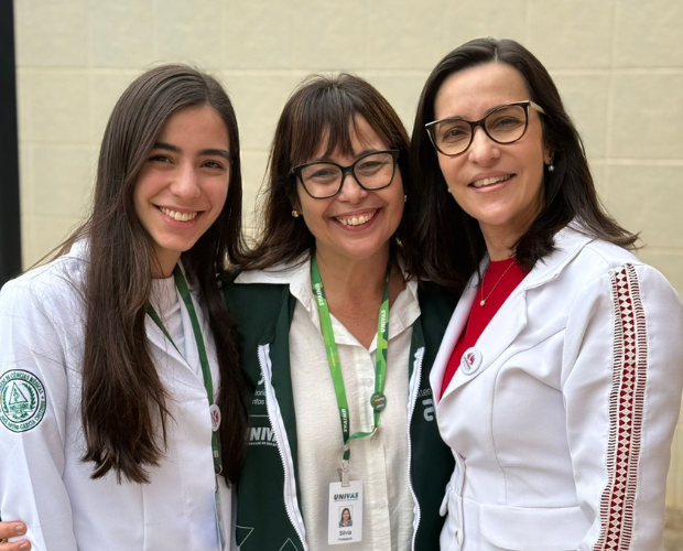 Egressa do curso de Medicina da Univ�s atua como volunt�ria no Conex�o Sa�de